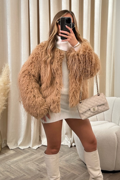 Beige fur sales coat outfit