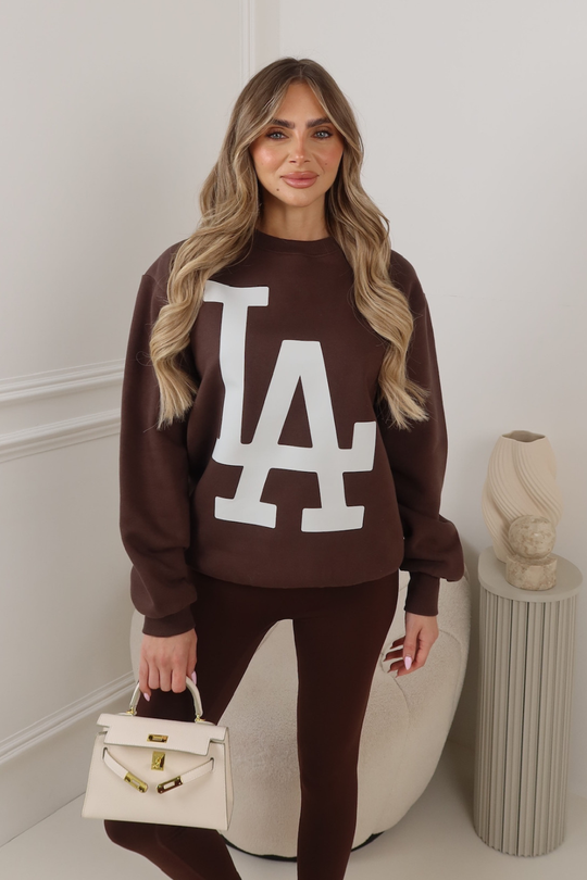 LA ESSENTIAL CHOCOLATE PRINTED SWEATER