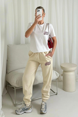 NYC sport t-shirt and ecru jogger