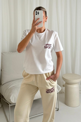 NYC sport t-shirt and ecru jogger
