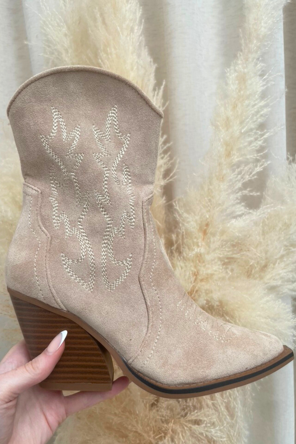 Short cowboy boots sales