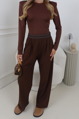 AMI CHOCOLATE BANDED WAIST WIDE LEG TROUSER