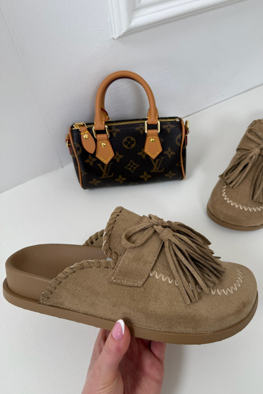 KIKI CAMEL TASSLED MULES