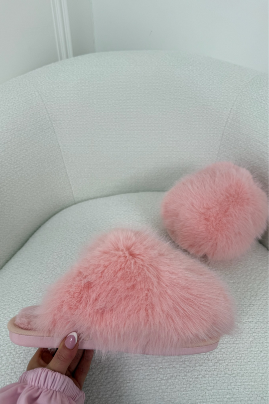 GEORGIE PINK FLUFFY SLIPPERS