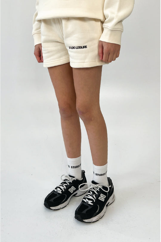 Mini studio leisure ecru essential embroidered shorts
