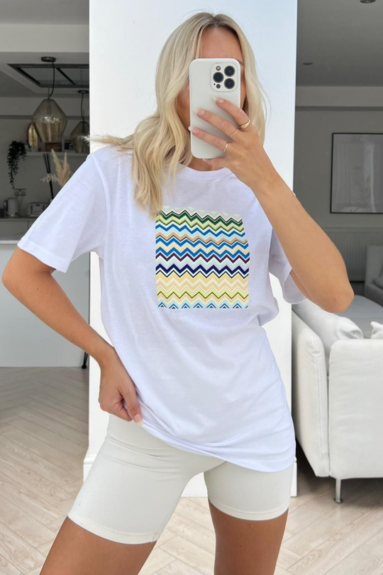 zigzag white & multi printed tee