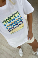 zigzag white & multi printed tee